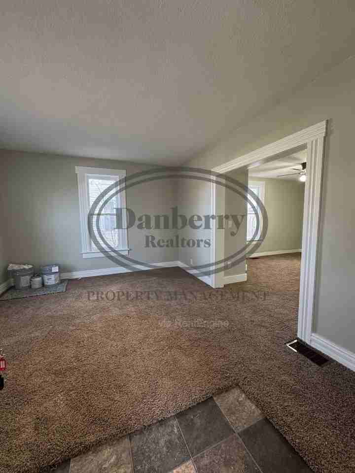 413 Washington St - Photo 2 of 7