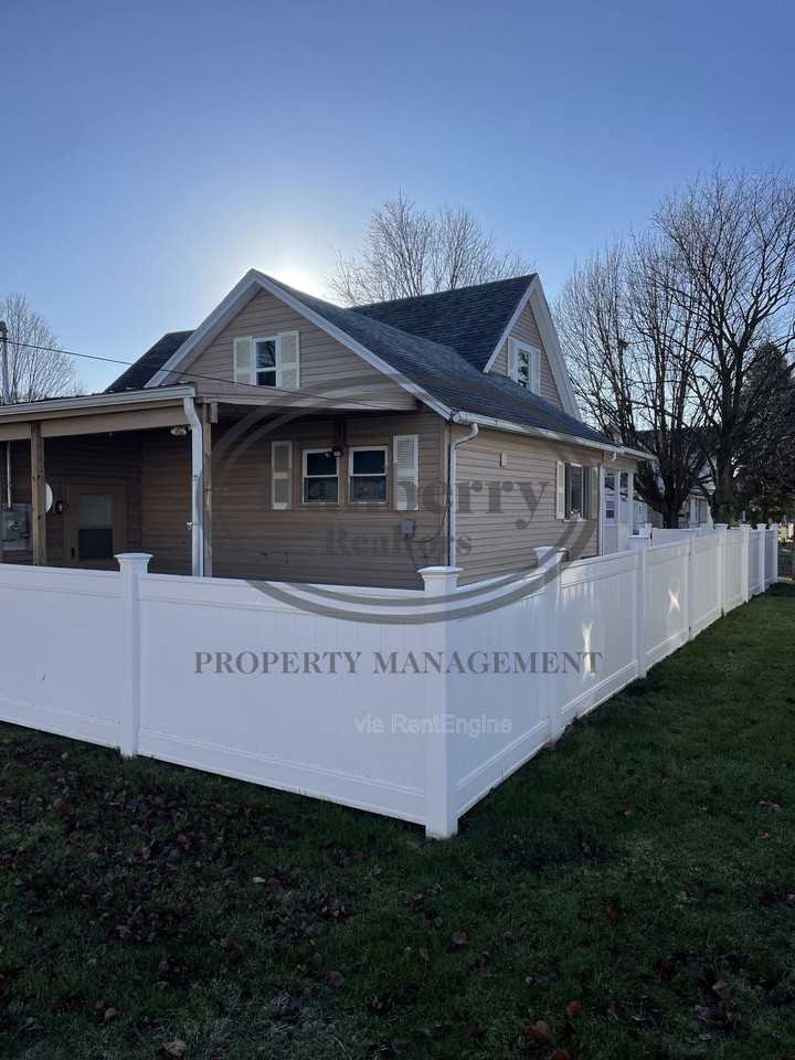 606 South St - Photo 3 of 27