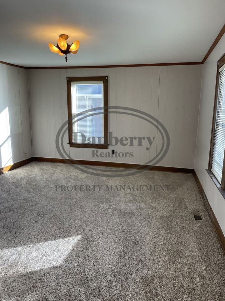 606 South St - Photo 7 of 27