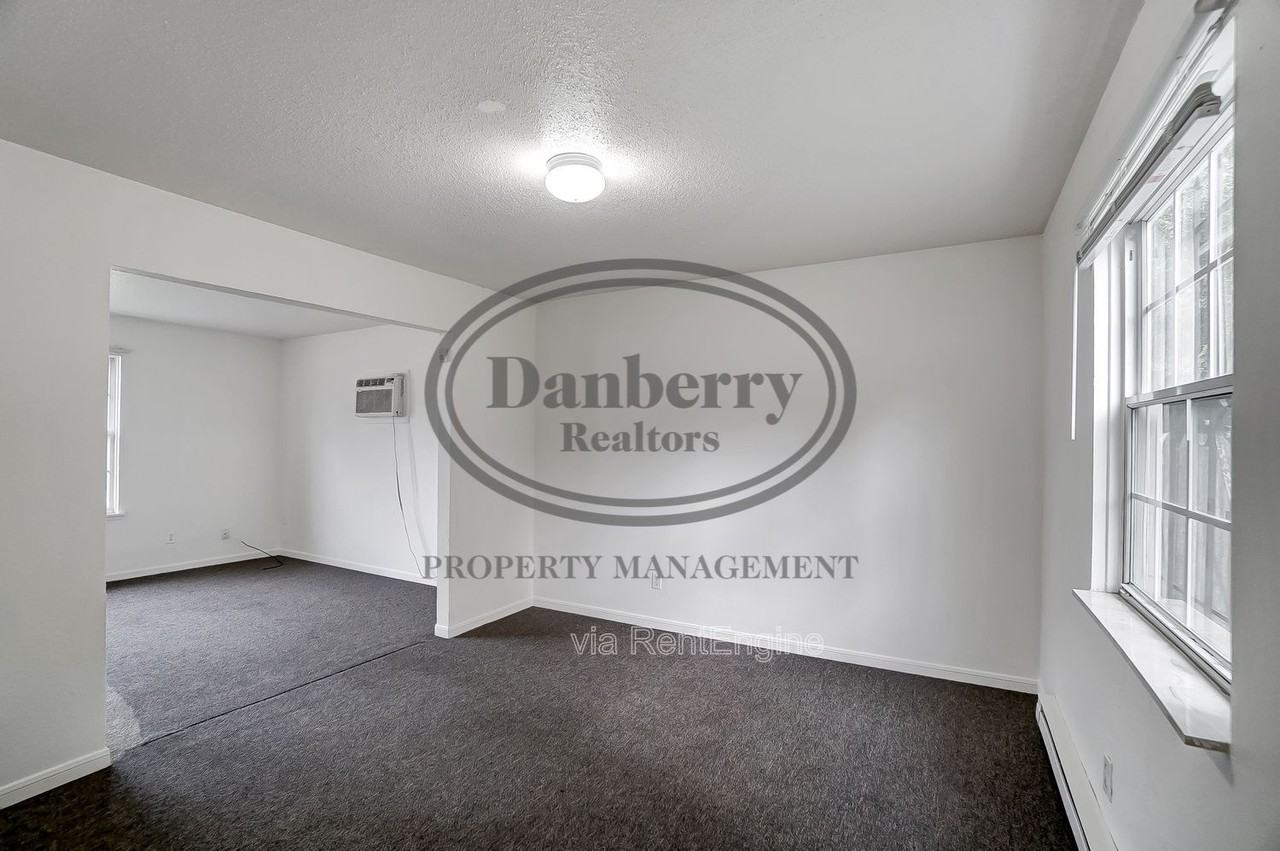 1006 Ranch Dr #1 - Photo 6 of 23