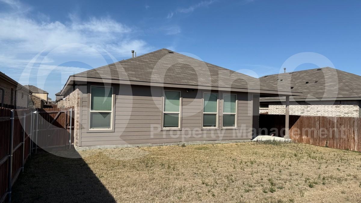 225 Drumcliffe Dr - Photo 4 of 6