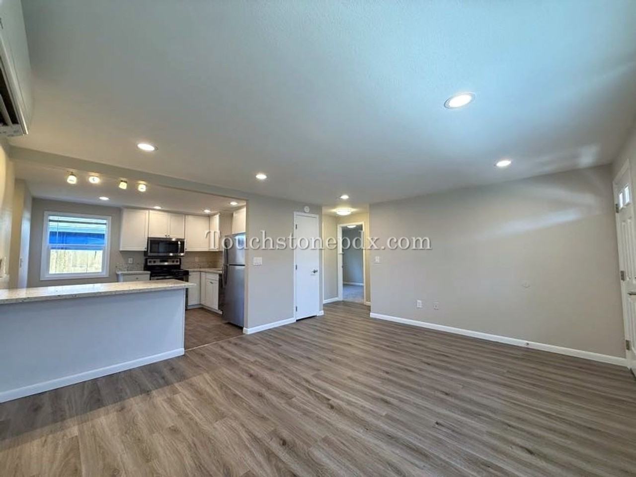 5116 Se Mitchell St - Photo 7 of 29