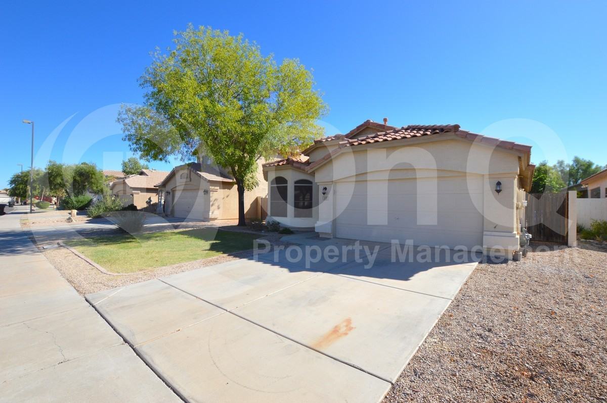 513 E Cathy Dr - Photo 2 of 24