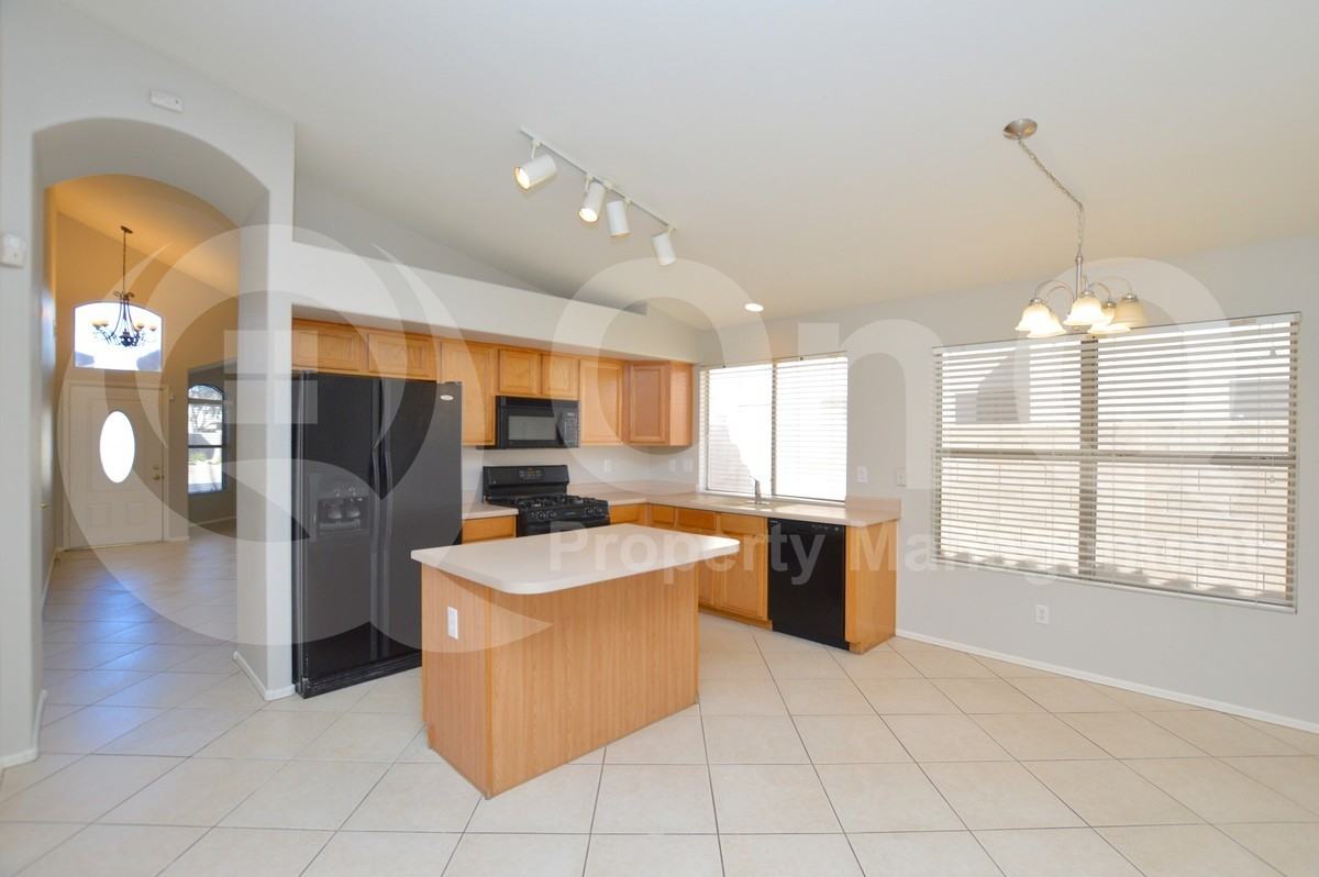 513 E Cathy Dr - Photo 3 of 24