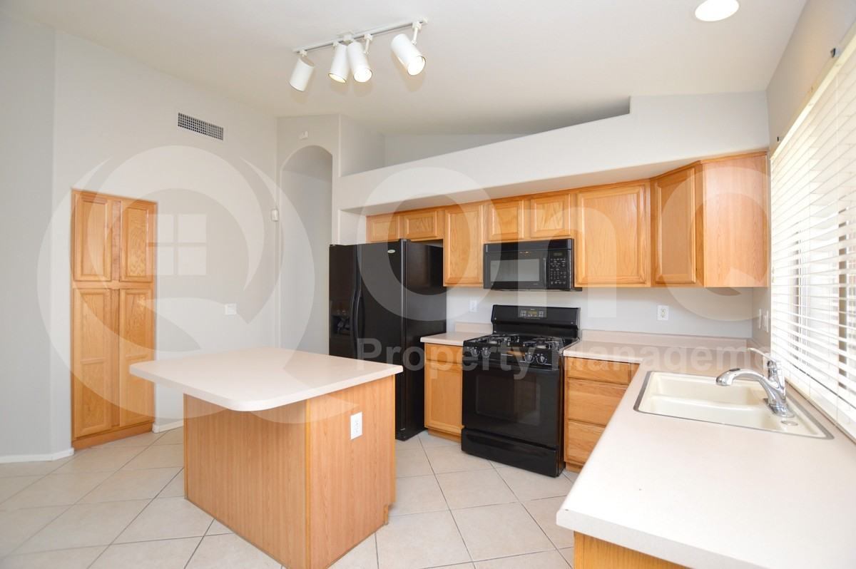 513 E Cathy Dr - Photo 5 of 24