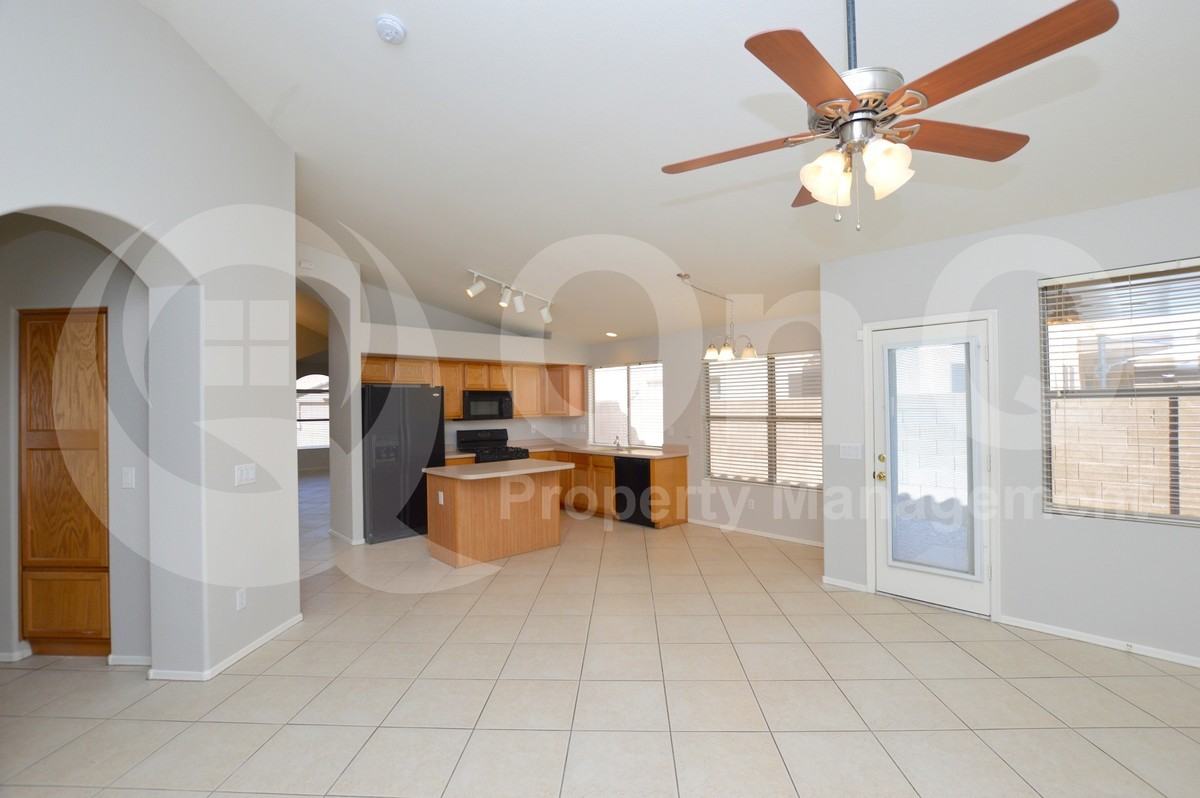 513 E Cathy Dr - Photo 6 of 24