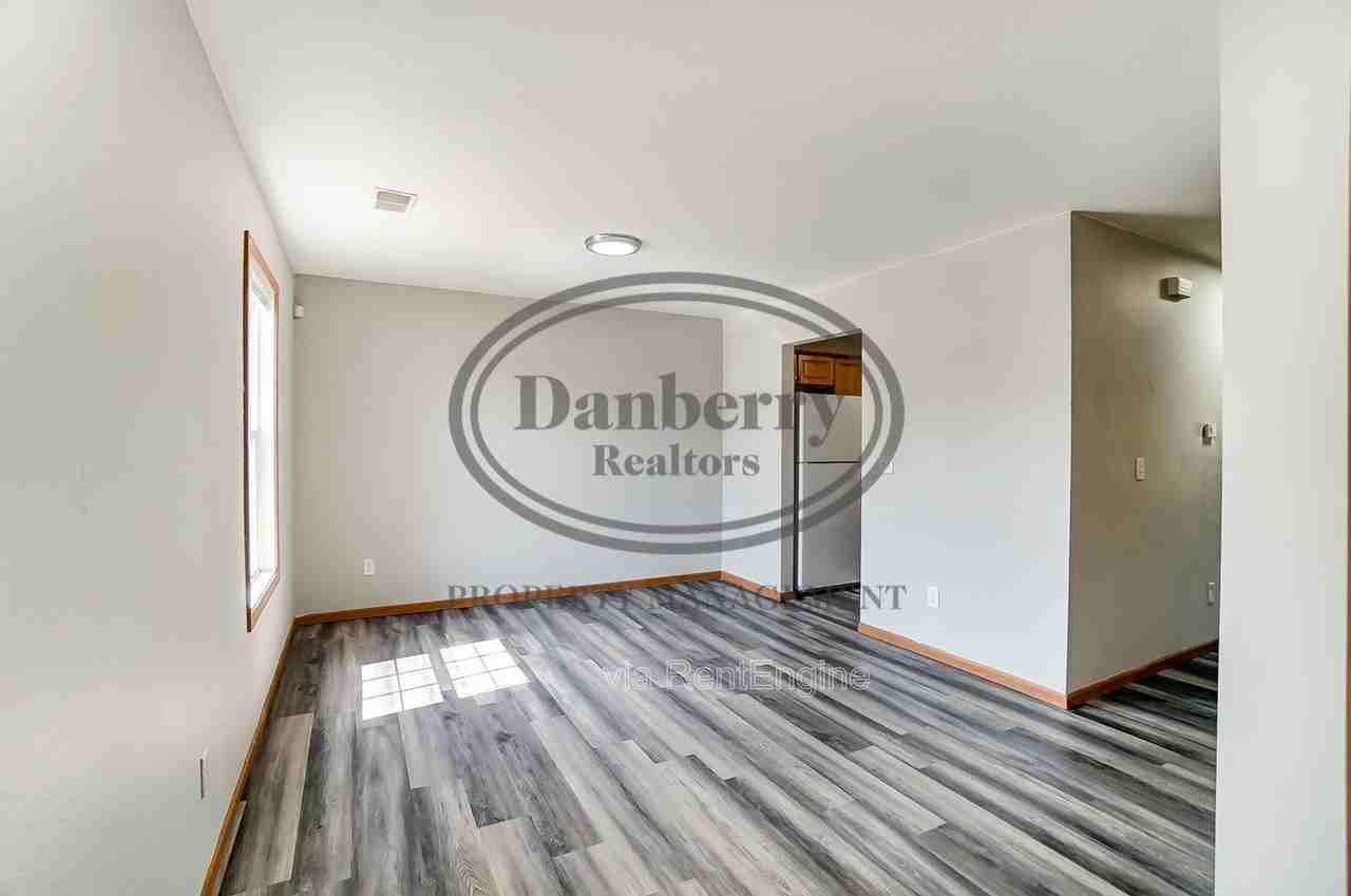 1113 N Byrne Rd #1 - Photo 4 of 39