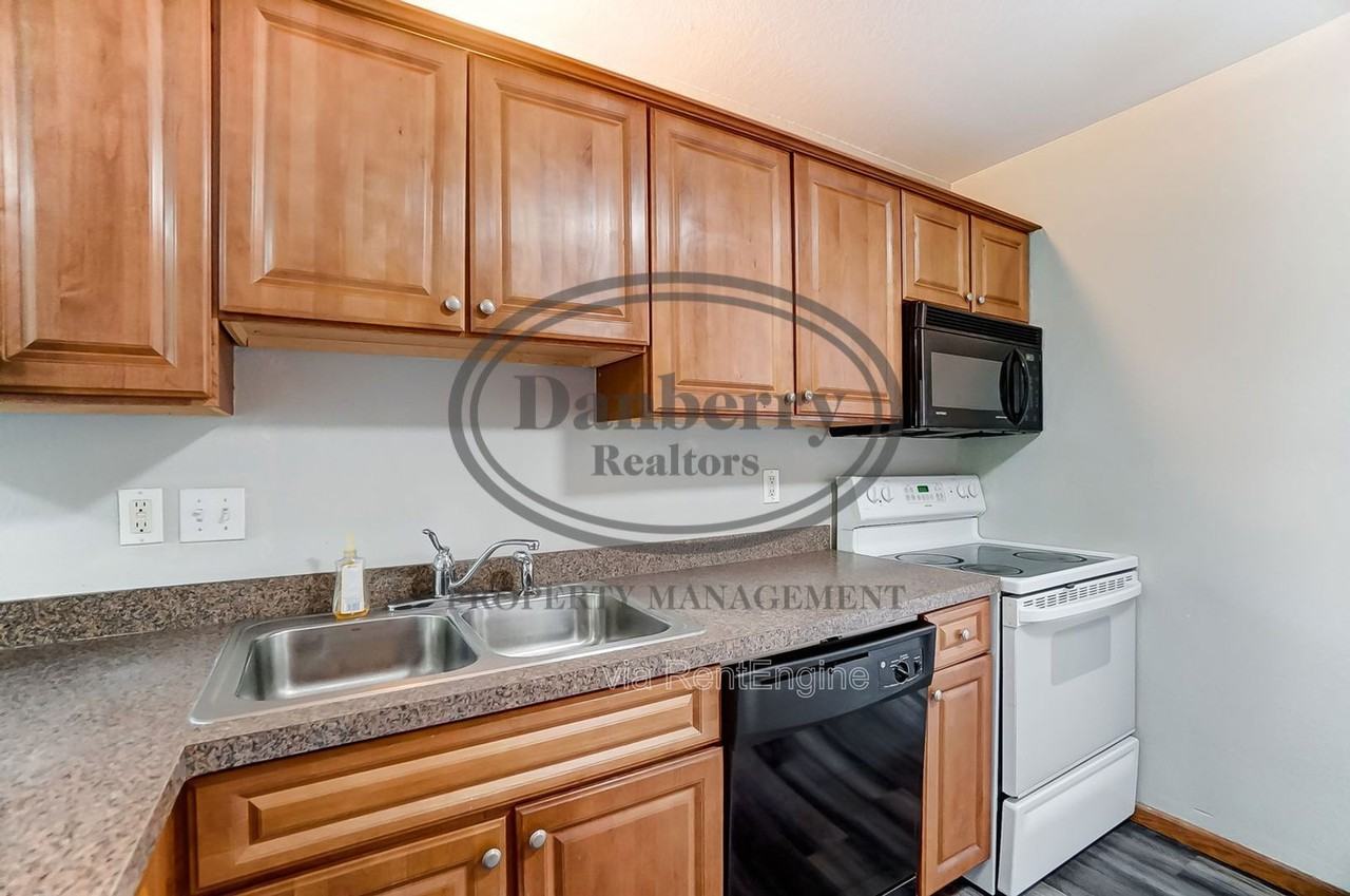 1113 N Byrne Rd #1 - Photo 7 of 39