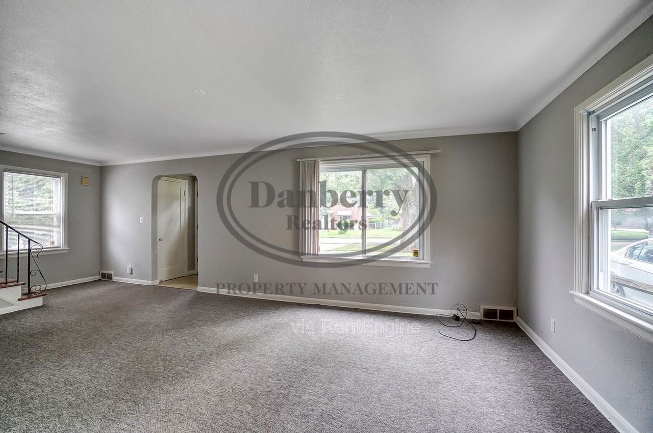 1017 Searles Rd #1 - Photo 2 of 35