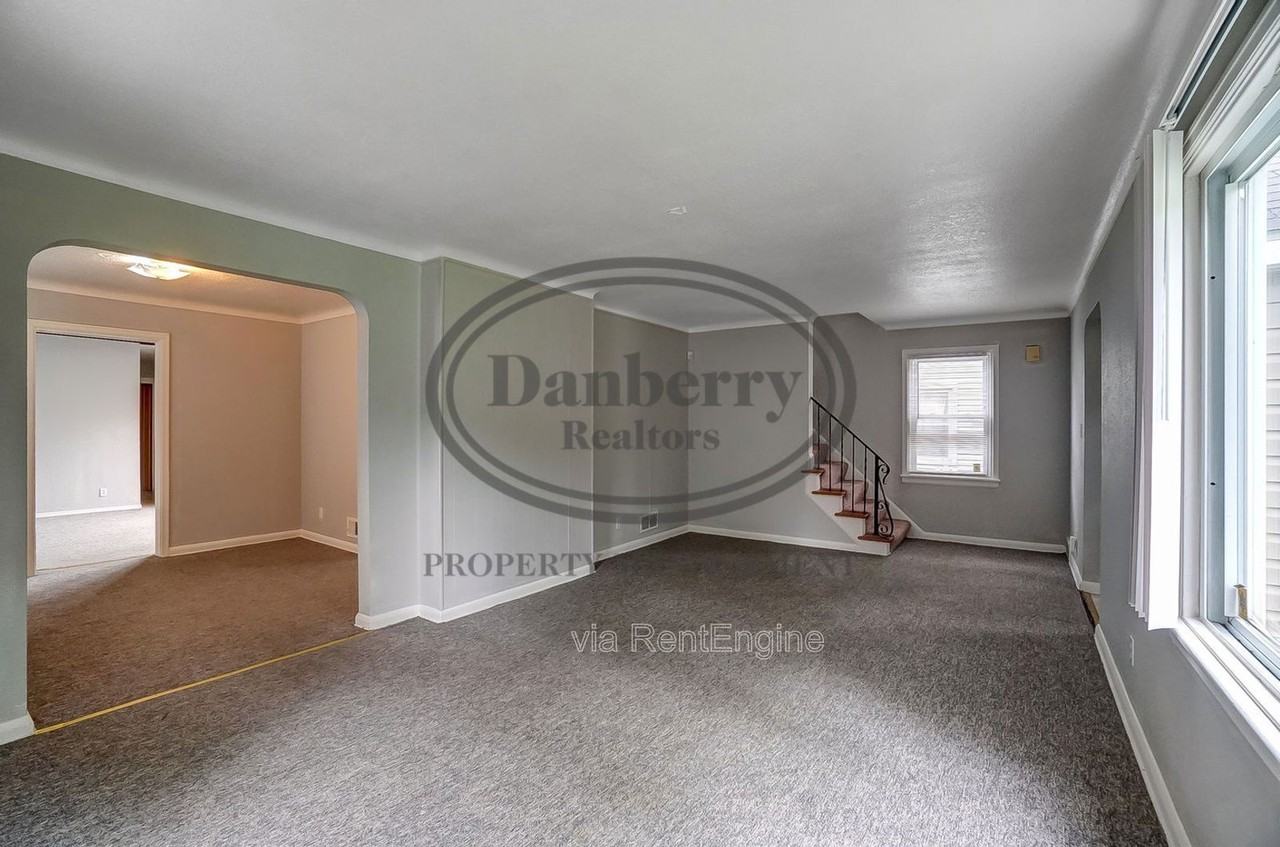 1017 Searles Rd #1 - Photo 4 of 35