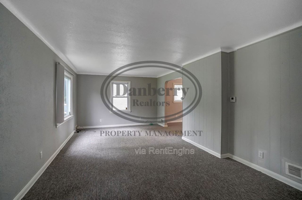 1017 Searles Rd #1 - Photo 5 of 35