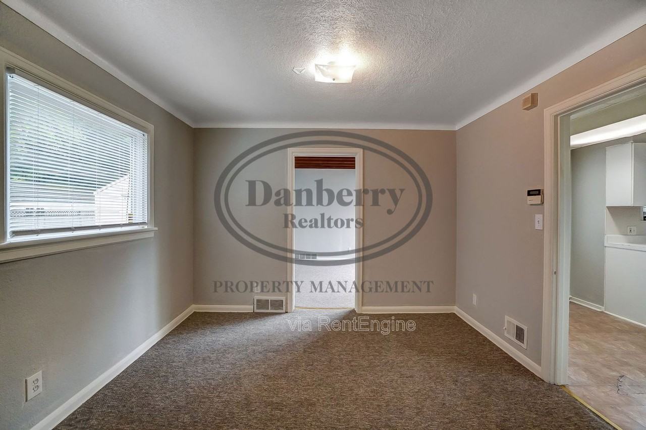 1017 Searles Rd #1 - Photo 6 of 35