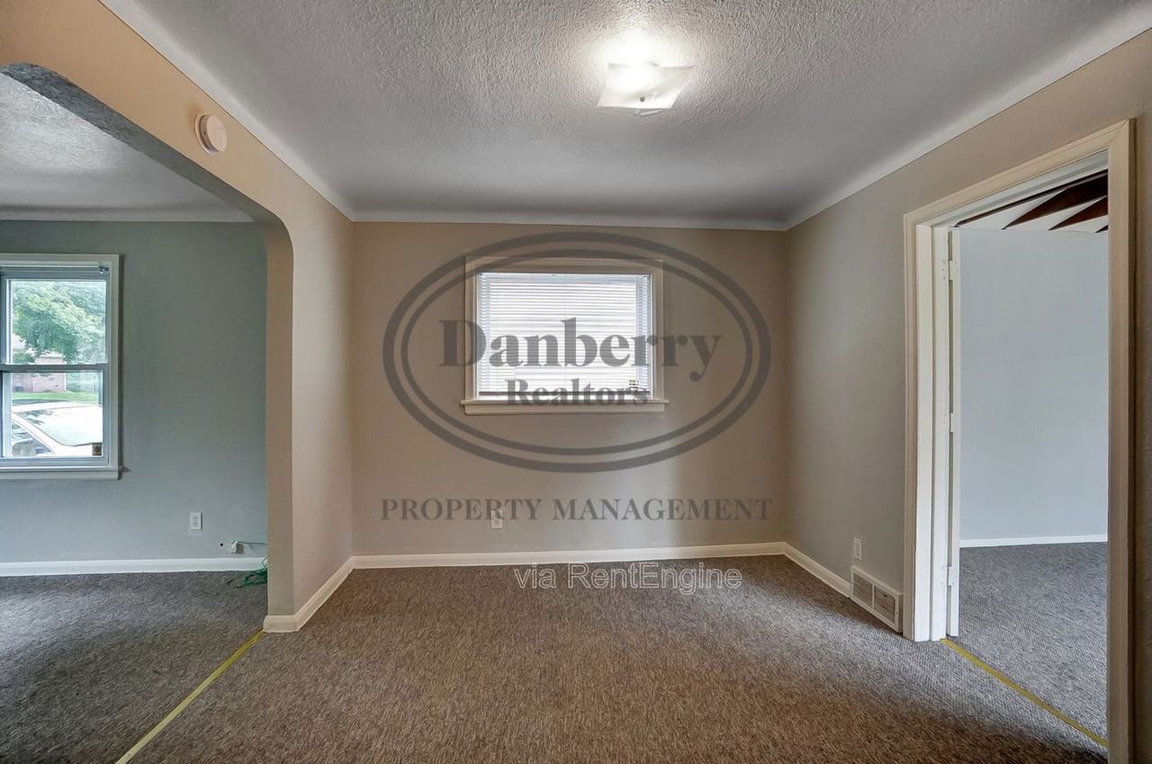 1017 Searles Rd #1 - Photo 7 of 35