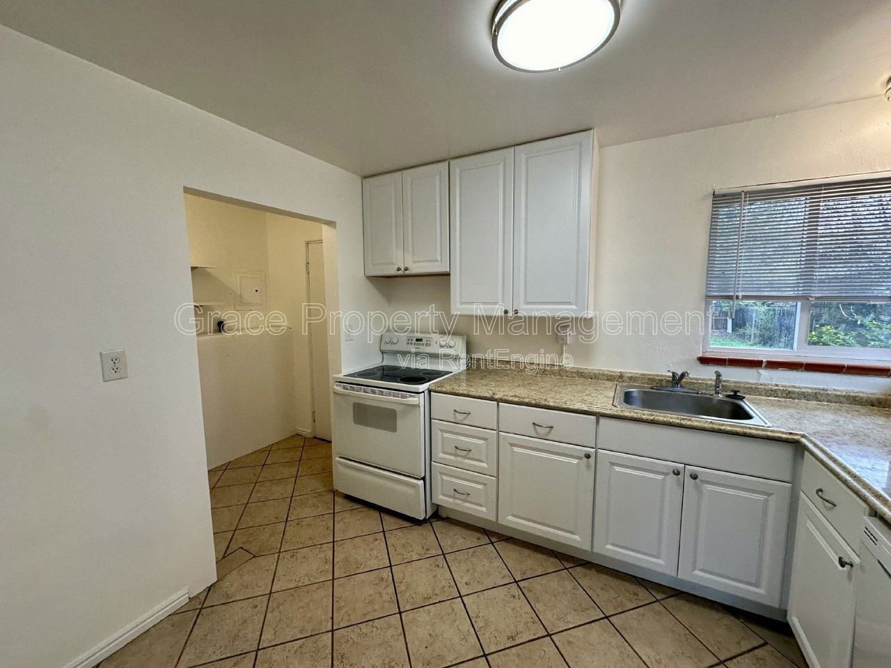 1330 Otis St - Photo 4 of 14