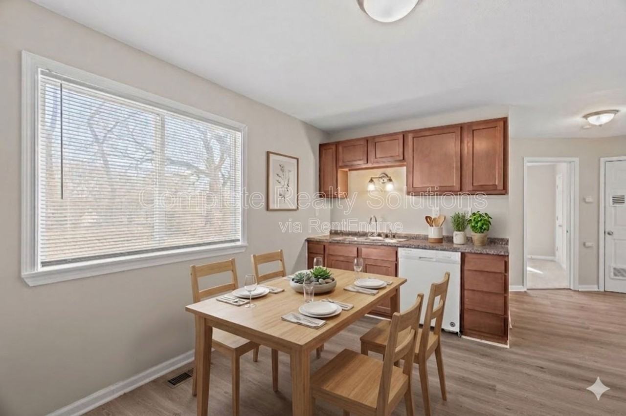 9750 Lorna Ln - Photo 4 of 28