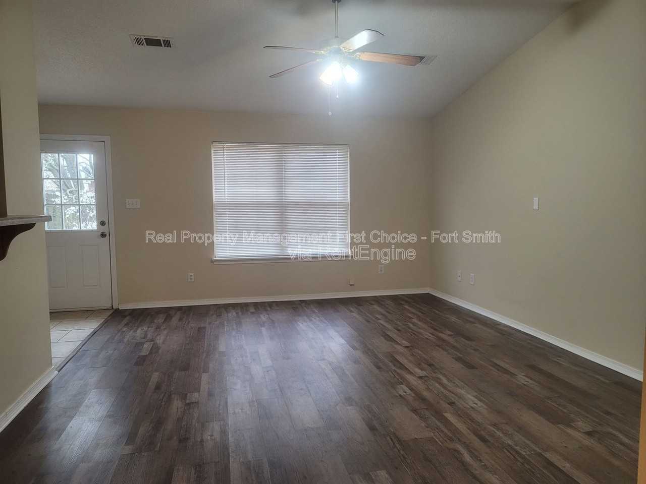 3802 Owen St - Photo 4 of 23