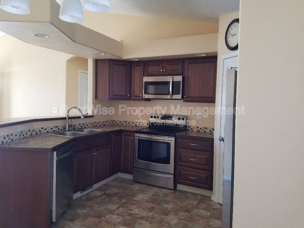 2508 Boulder Ave - Photo 3 of 6