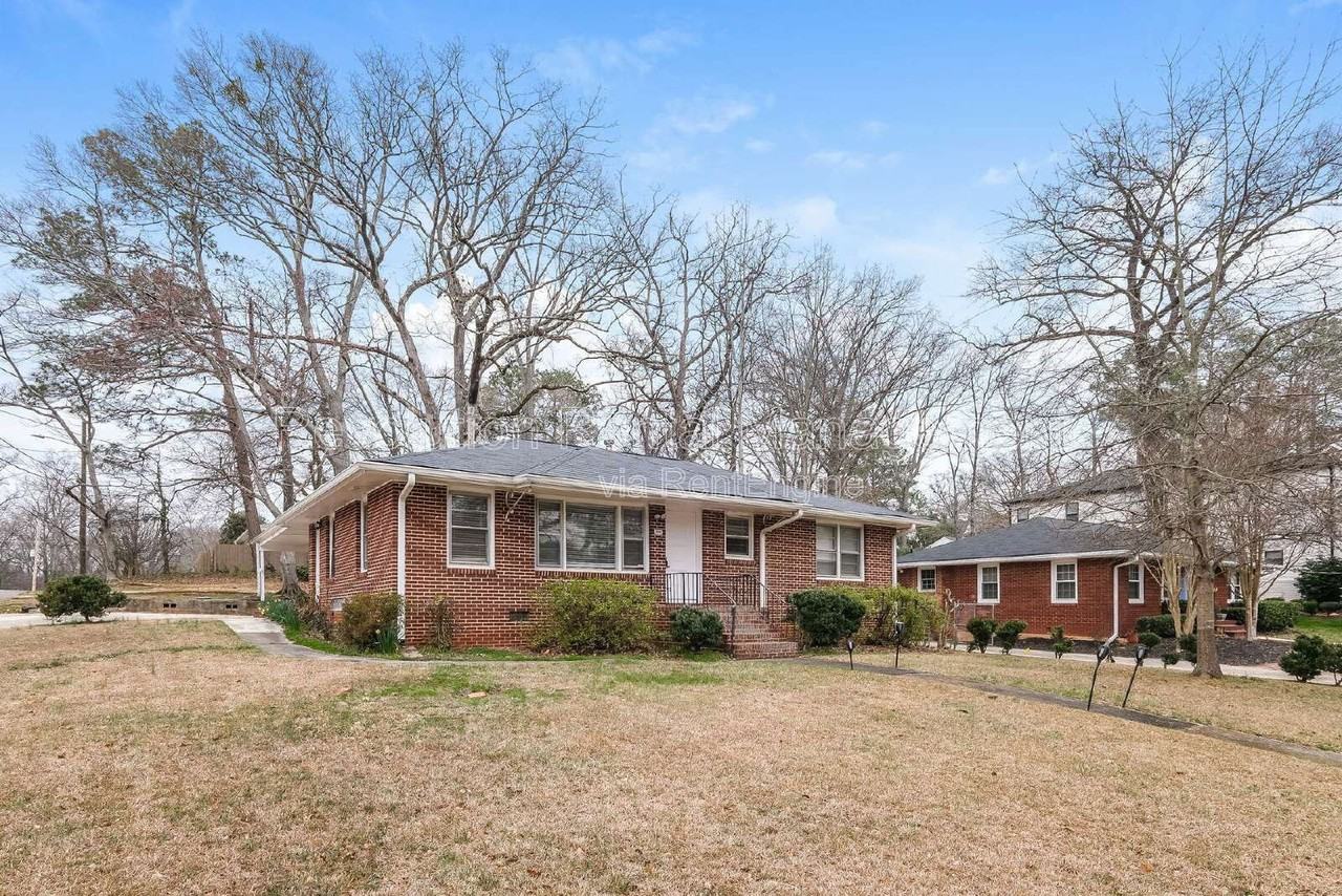 2065 Cambridge Ave - Photo 4 of 16