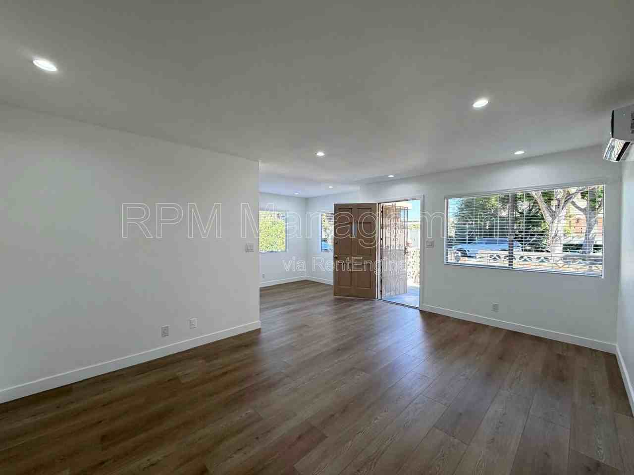 2336 34th St #1 - Photo 2 of 14