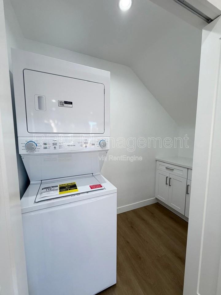 2336 34th St #1 - Photo 3 of 14