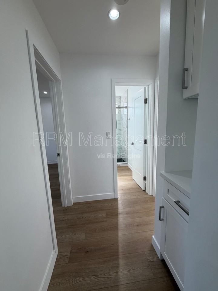 2336 34th St #1 - Photo 4 of 14