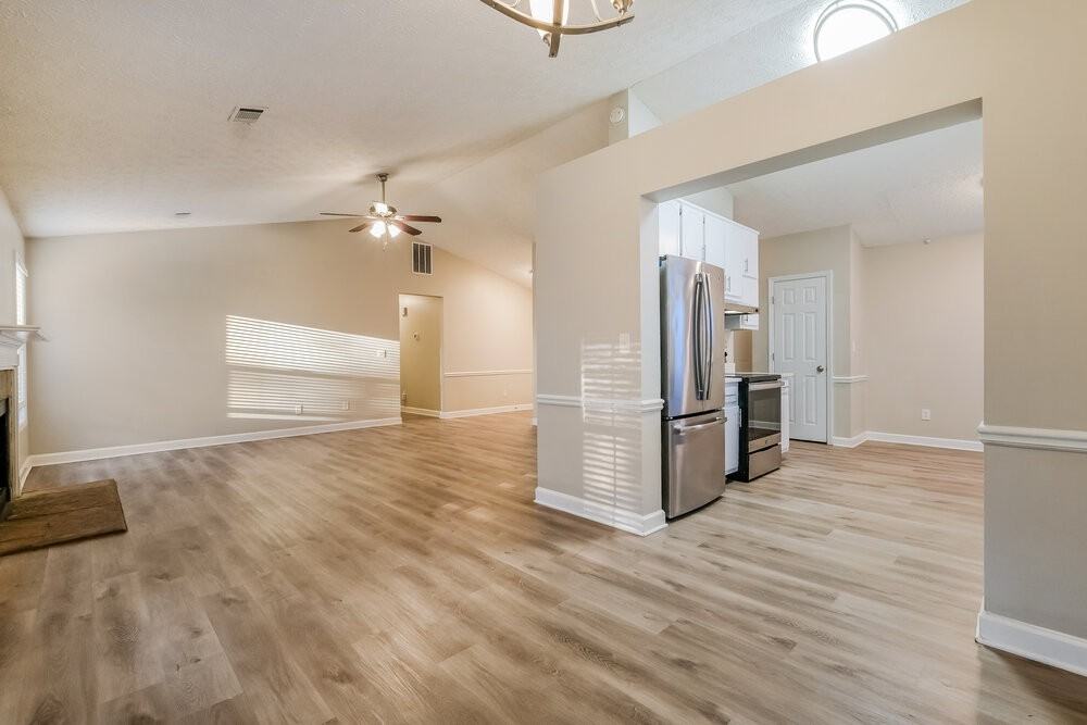 5815 Mistyview Dr - Photo 4 of 16