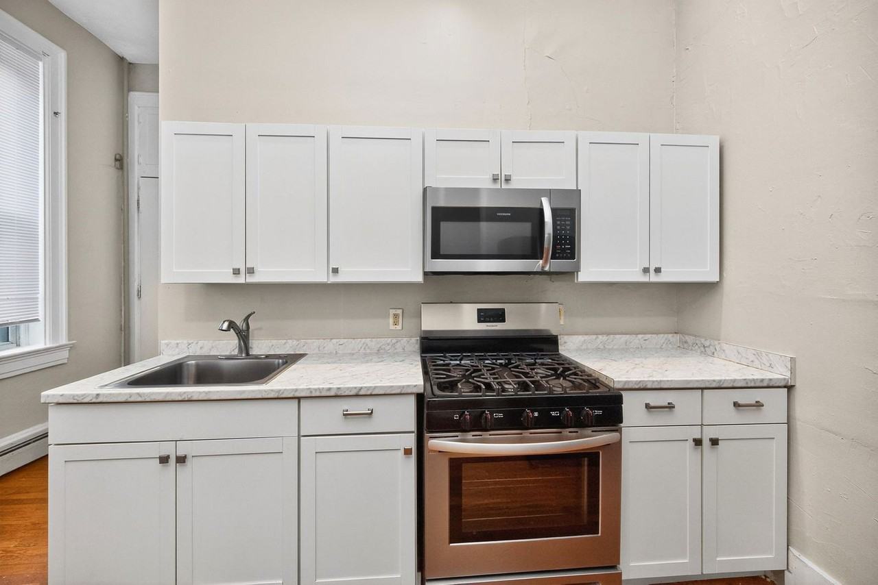 2419 Vine St #6 - Photo 2 of 9