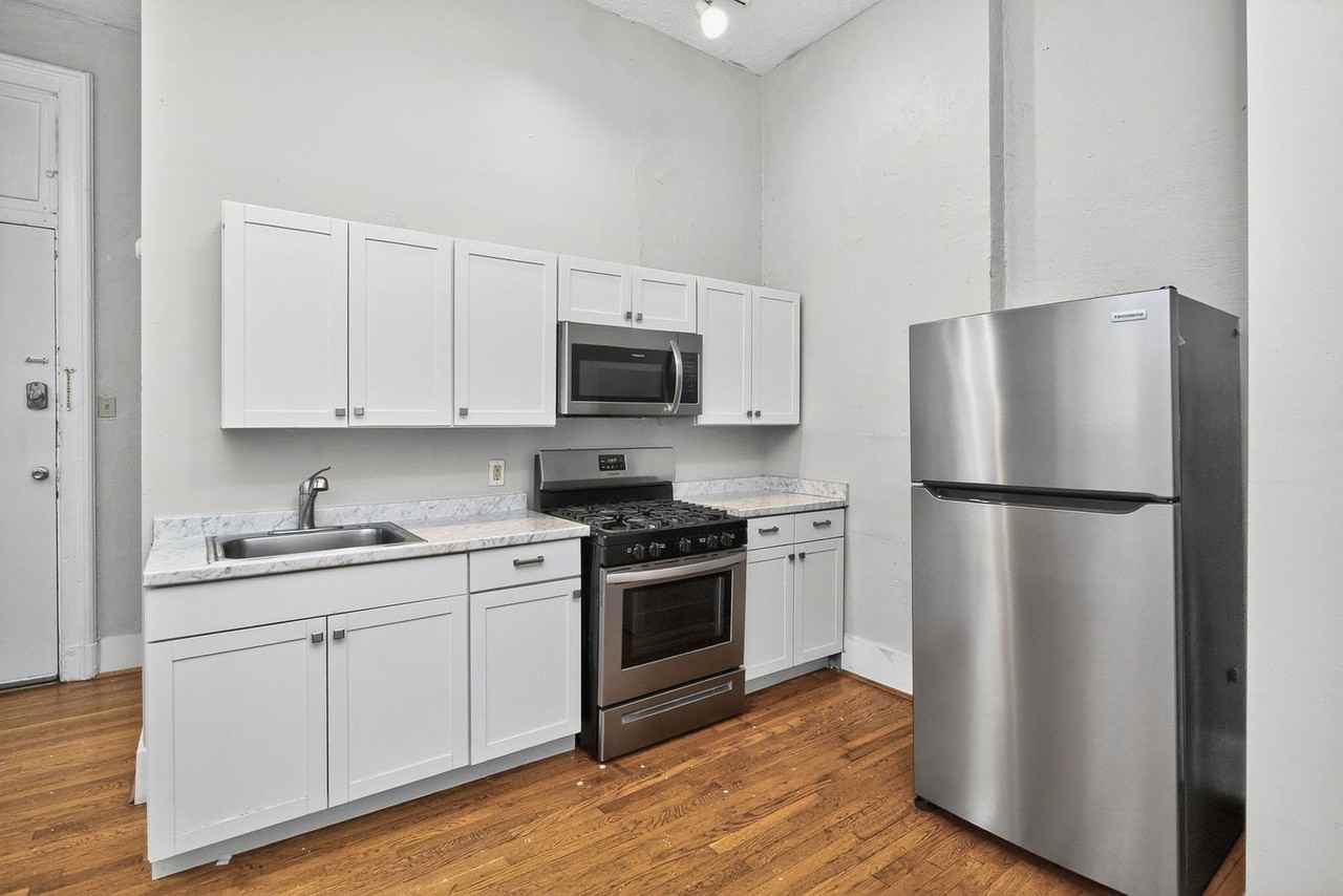 2419 Vine St #6 - Photo 3 of 9