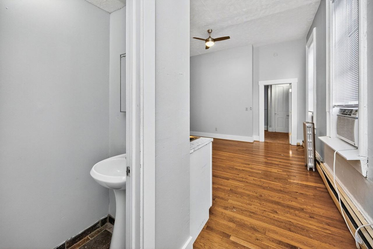 2419 Vine St #6 - Photo 4 of 9