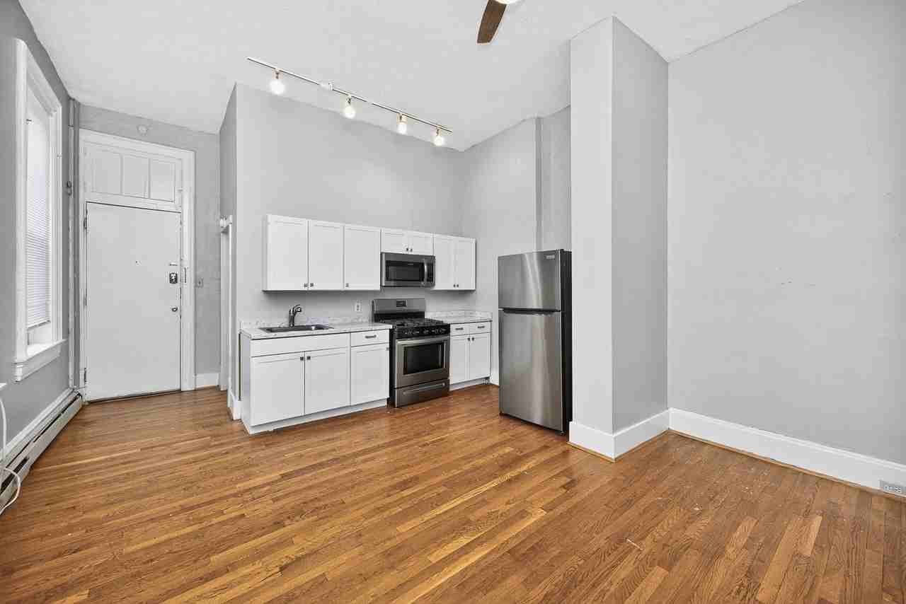 2419 Vine St #6 - Photo 5 of 9