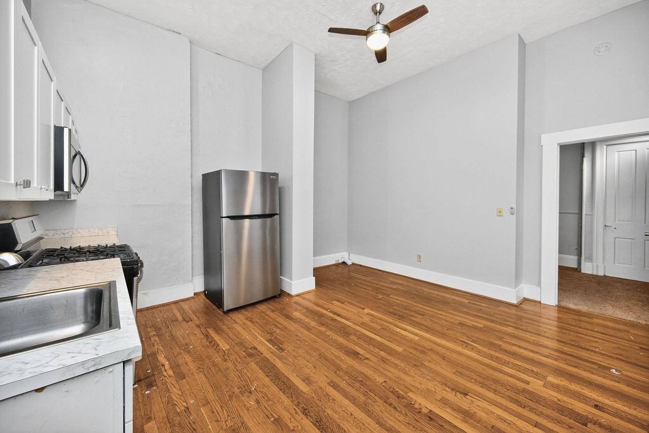 2419 Vine St #6 - Photo 6 of 9