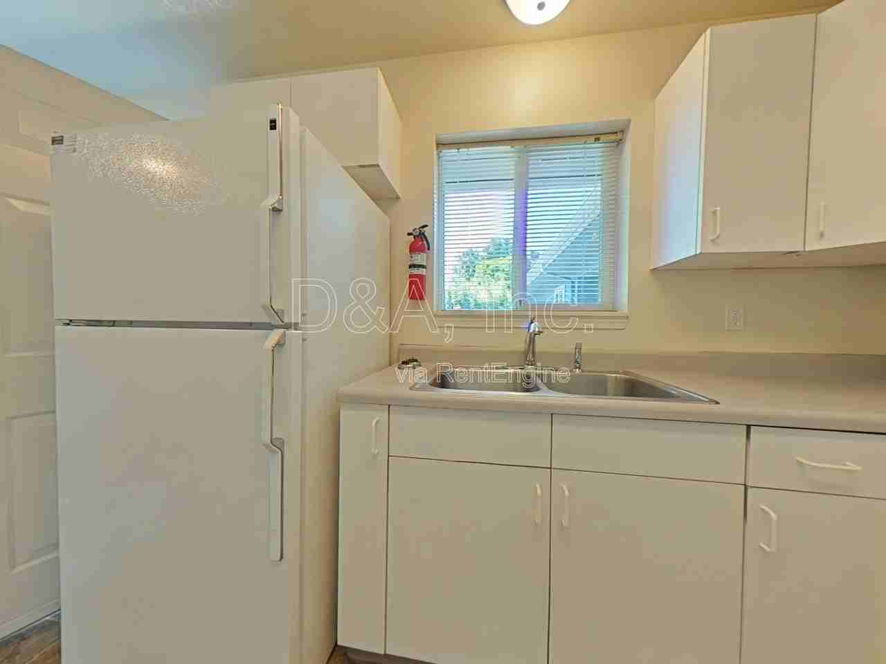 725 Sw 13th St #8 - Photo 3 of 9