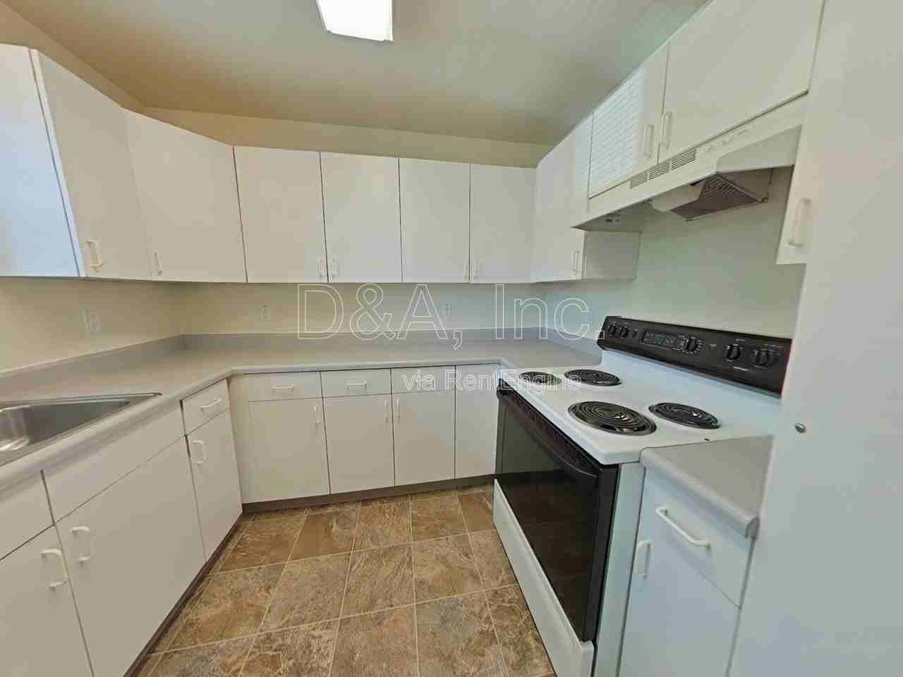 725 Sw 13th St #8 - Photo 4 of 9