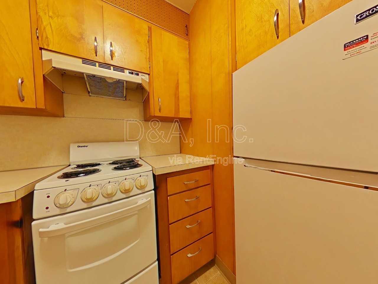 111 Nw 11th St #1 - Photo 4 of 7