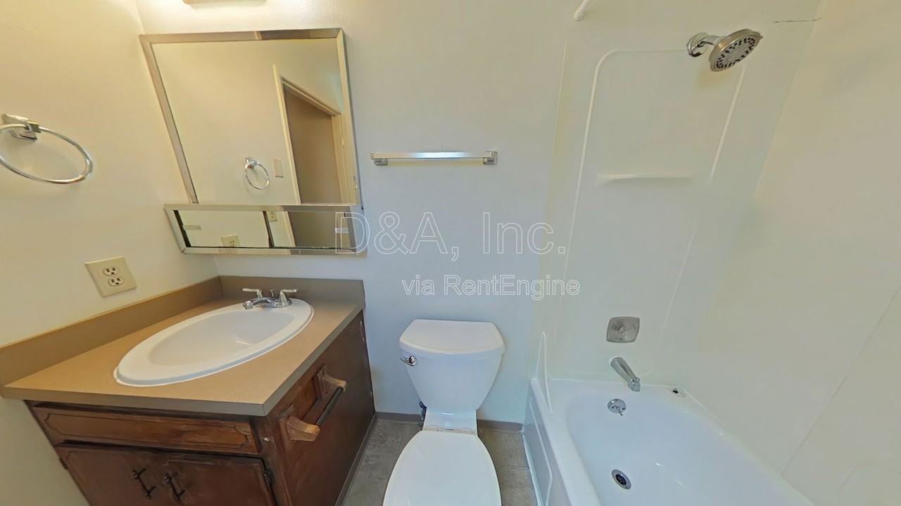 619 Se Lilly Ave - Photo 6 of 9