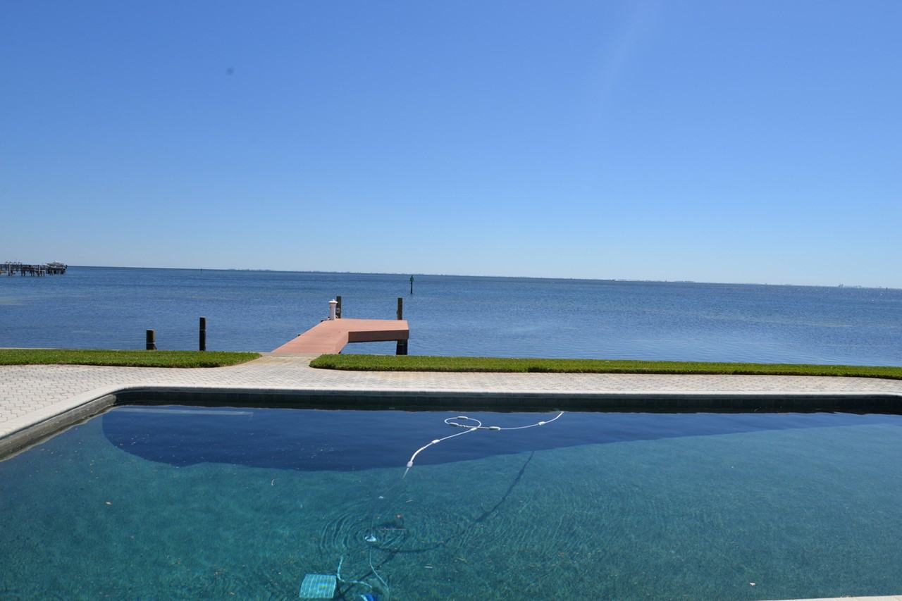 129 Bay Point Dr NE - Photo 2 of 20