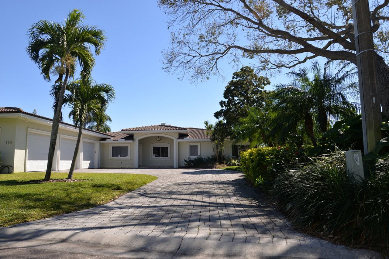 129 Bay Point Dr NE - Photo 3 of 20