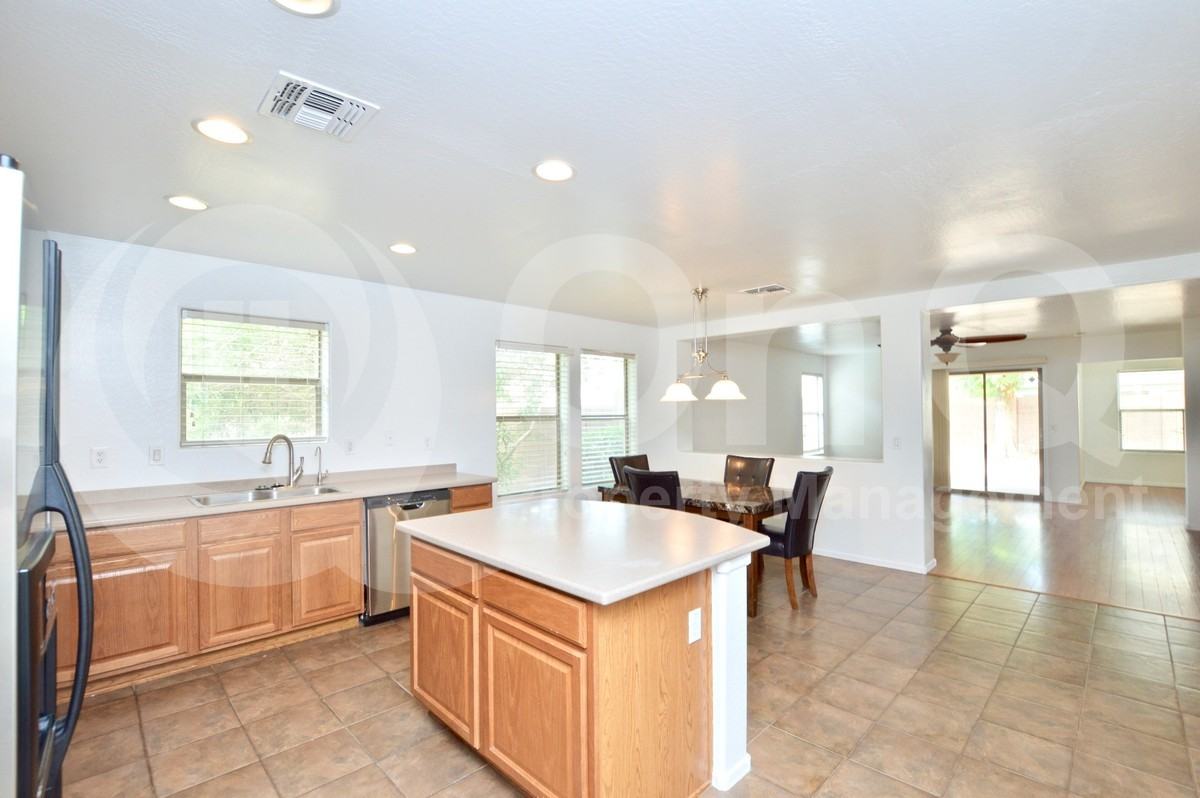 1922 E Patrick Ln - Photo 5 of 26