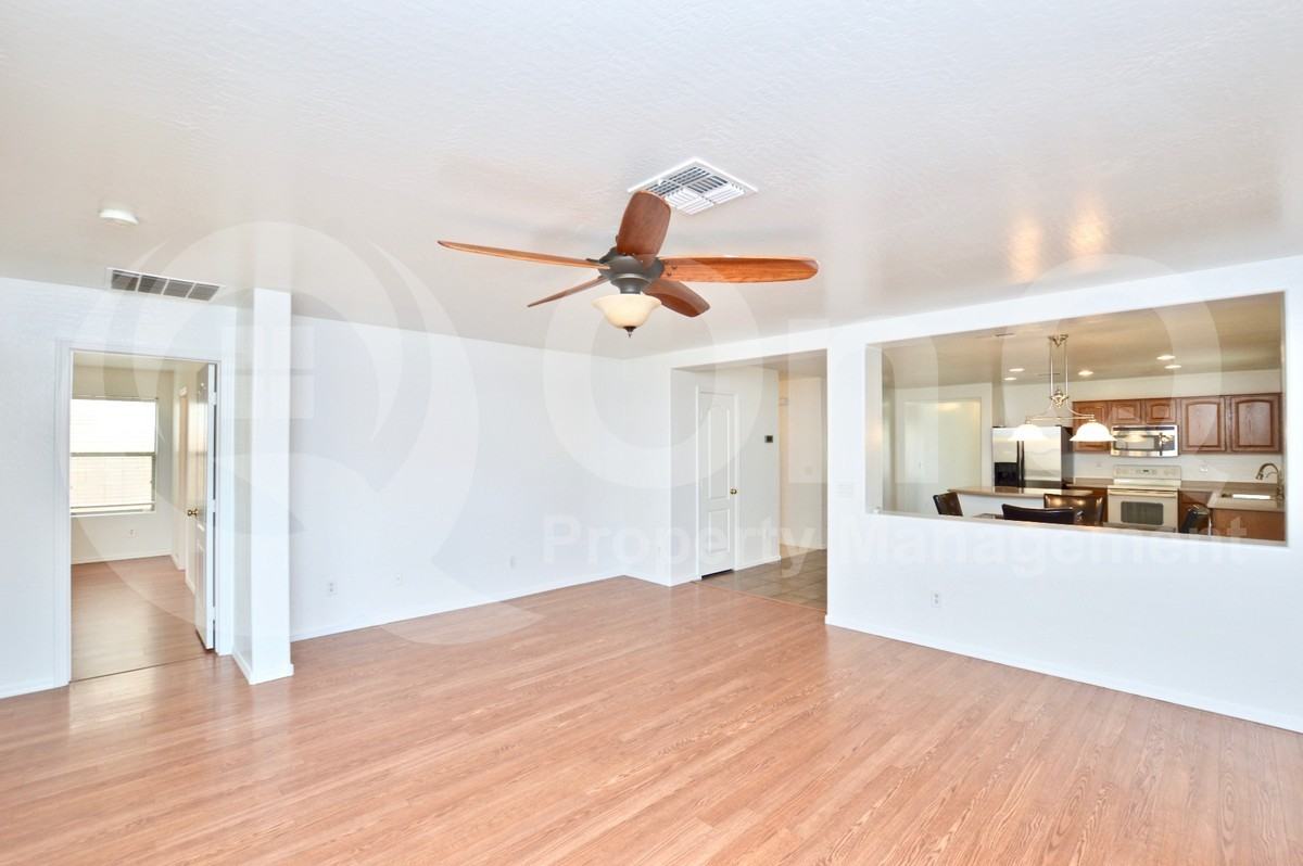 1922 E Patrick Ln - Photo 7 of 26