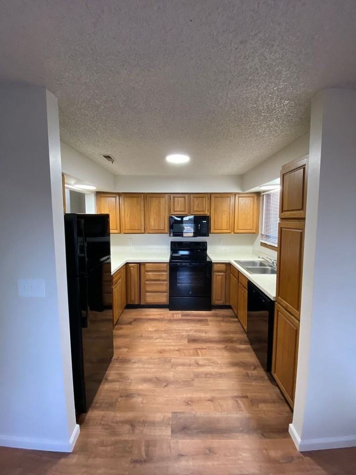 Rose Houses - Photo 2 of 12