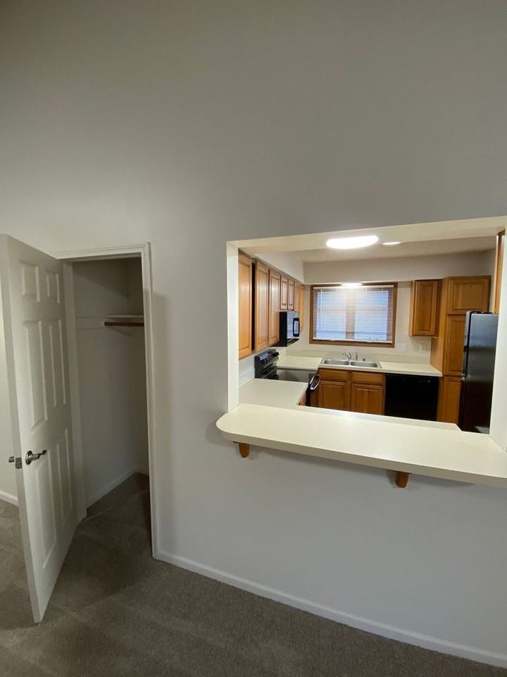 Rose Houses - Photo 6 of 12