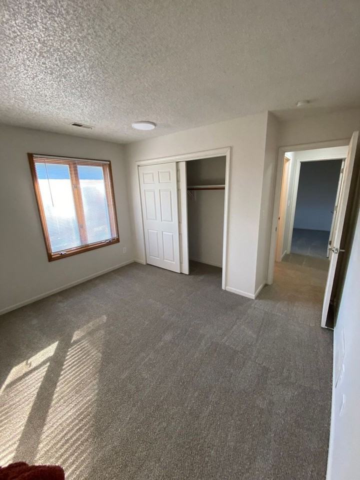 Rose Houses - Photo 7 of 12