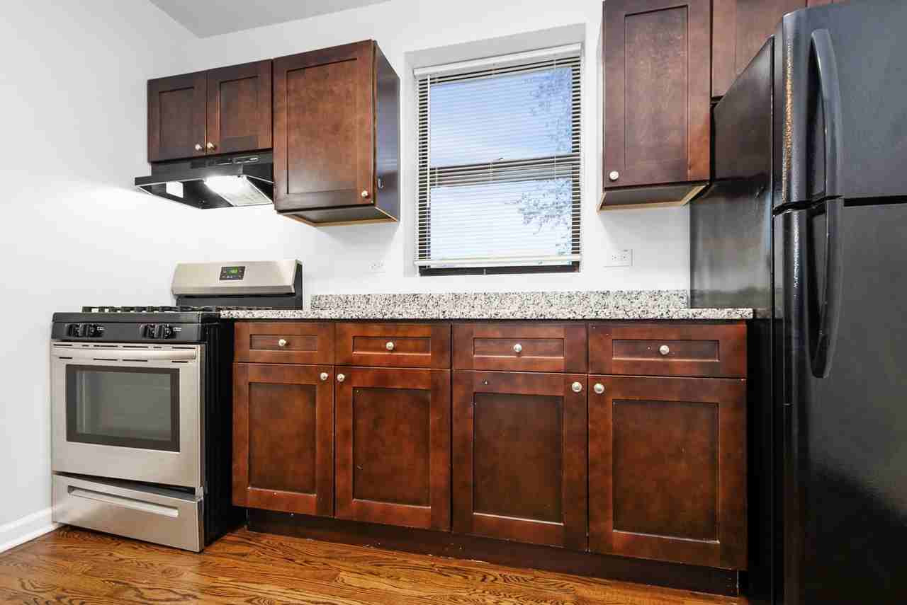 7525-33 S. Kingston Avenue - Photo 2 of 20