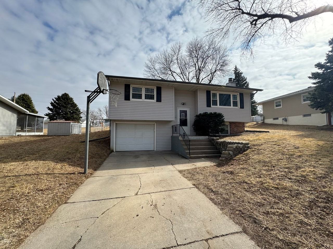 2311 Highland Dr - Photo 2 of 23