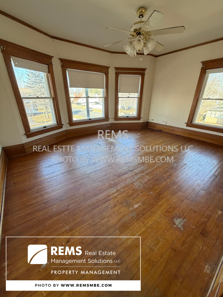 203 S Albert Ave - Photo 2 of 5