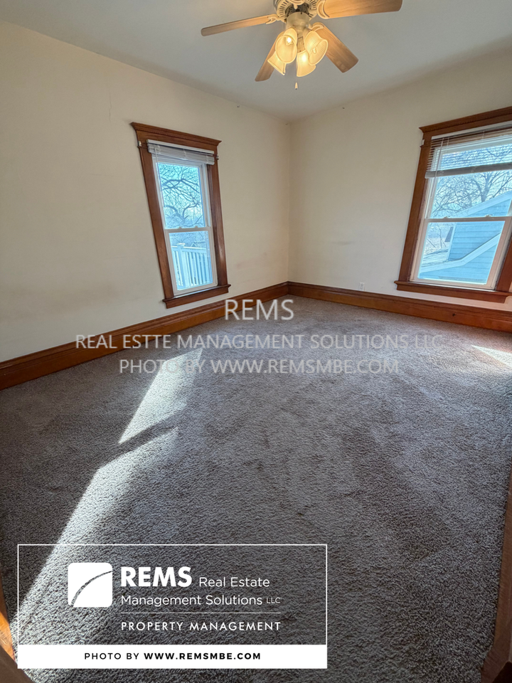 203 S Albert Ave - Photo 3 of 5