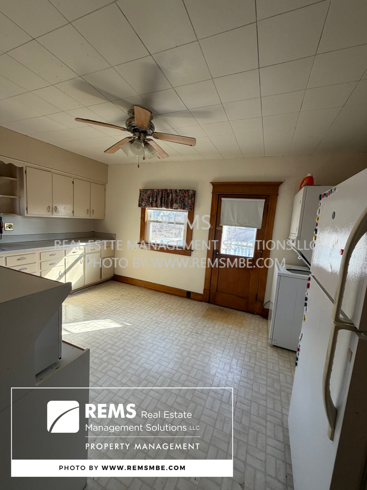 203 S Albert Ave - Photo 4 of 5