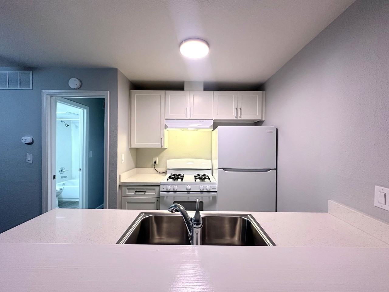 La Madera Apartments at 935 W. Swain Road - Photo 6 of 19