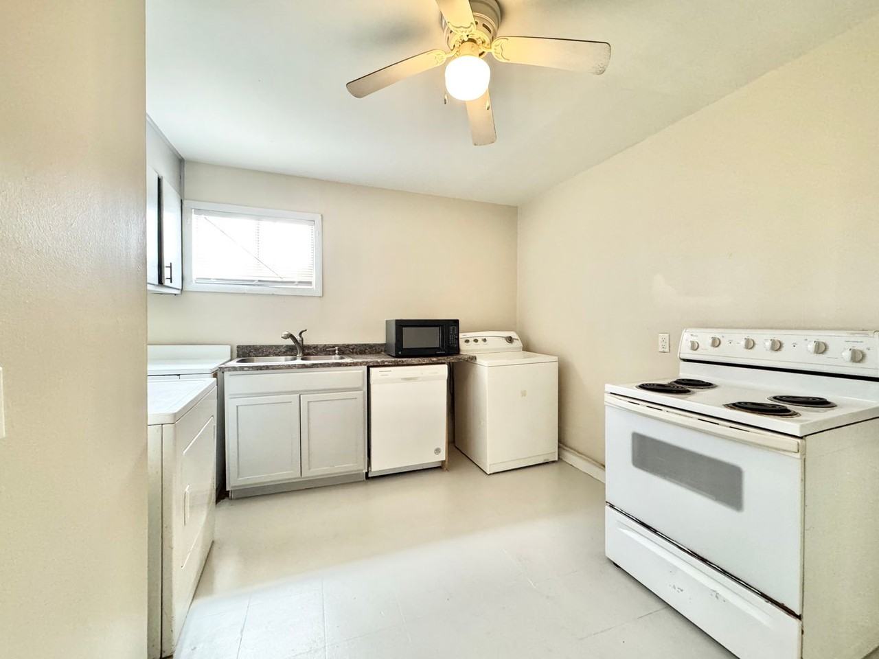 701 S Chapman St - Photo 6 of 11