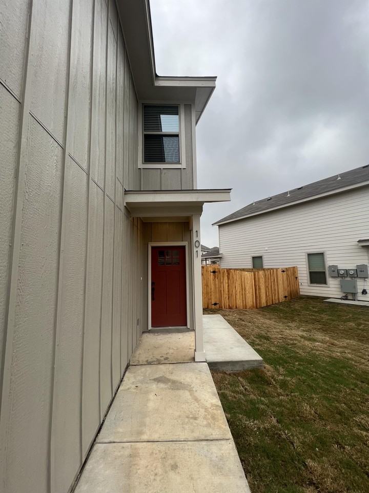 13851 Enzo Gate #101 - Photo 3 of 38